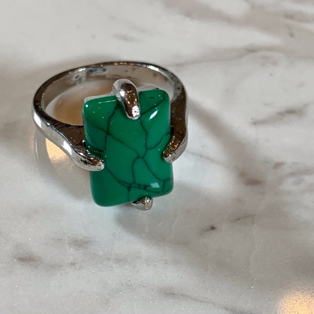 Vintage Howlite Ring - Picture 2 of 3